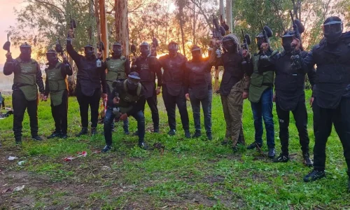paintball_mobile_782146098